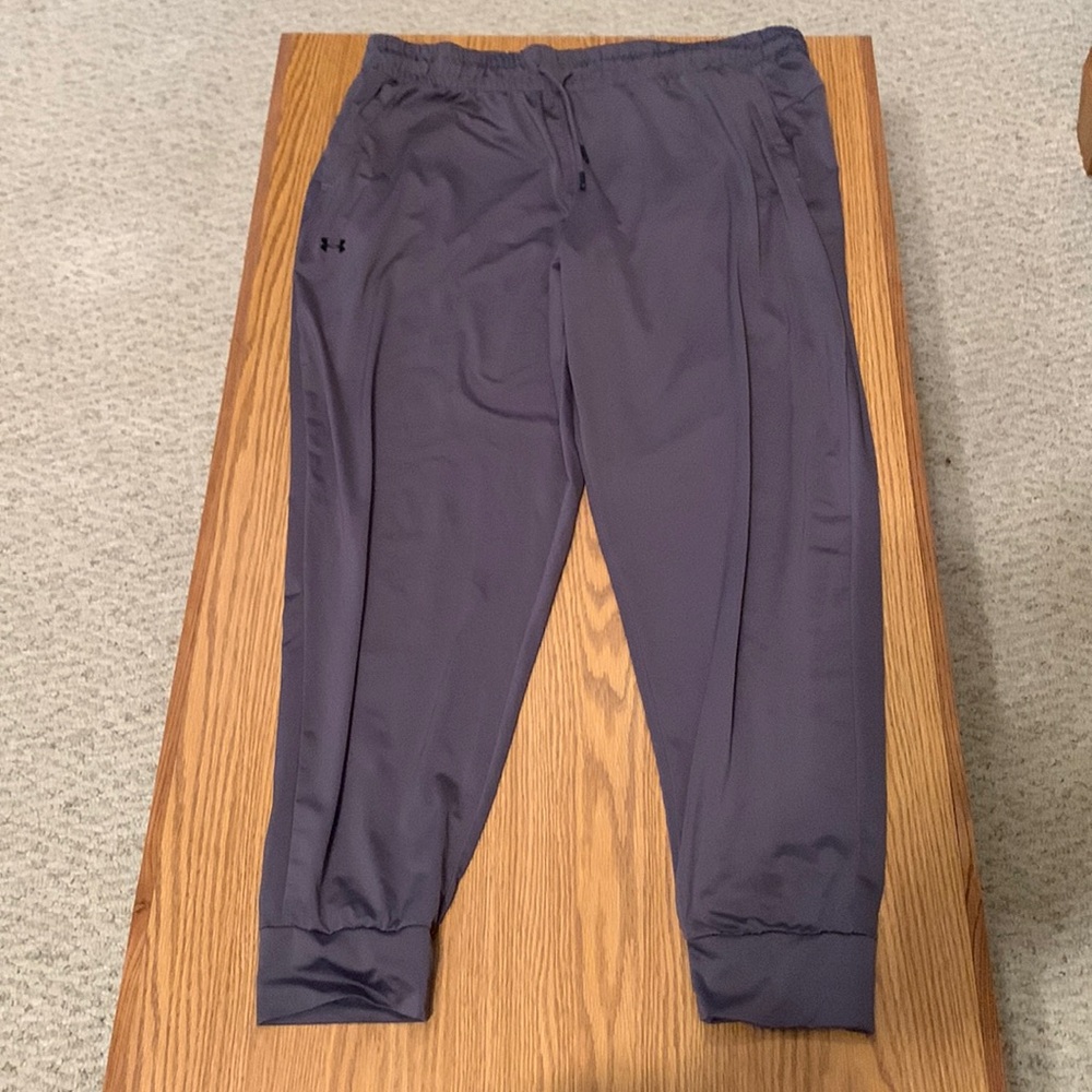 Under Armour gray size xl exercise pants